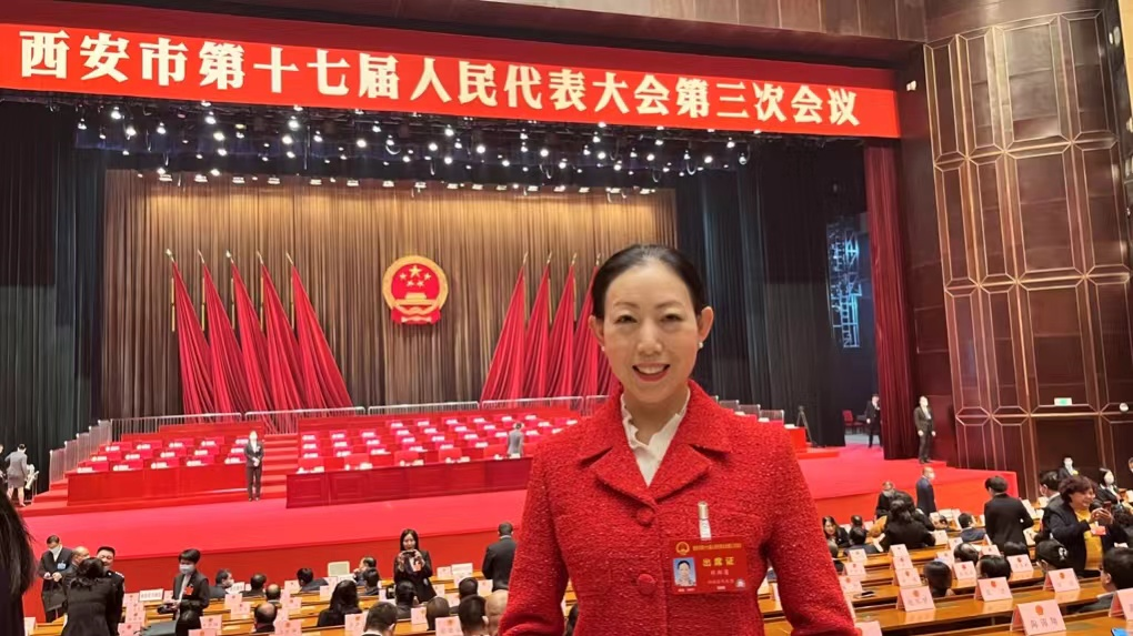 西安聯(lián)邦口腔醫(yī)院院長鄧邦蓮參加西安市第十七屆人民代表大會第三次會議
