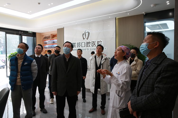 西安市秦商百人企業(yè)促進(jìn)會蘭會長一行蒞臨我院參觀指導(dǎo)